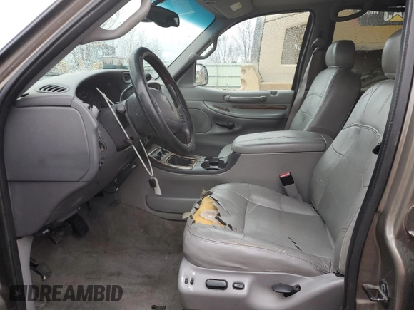 2001 Lincoln Navigator z VIN 5LMFU28R21LJ15849, wystawiony jako Copart lot #47623695 z przebiegiem 176 667 mil mil oraz Szkoda całkowita • Salvage title. Historia ofert i sprzedaży dostępna na DreamBid. Obrazek 7.