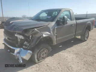 2019 Ford Super Duty F-250 SRW XL with VIN 1FTBF2B63KED10878, listed as a Copart auction lot 52394075 with 61,033 mi miles and Salvage Title. Bid and sale history available at carsss.com. Image 1.