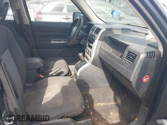 2008 Jeep Patriot Sport with VIN 1J8FT28W98D762682, listed as a IAAI auction lot 41944608 with 189,000 mi miles. Bid and sale history available at carsss.com. Image 5.