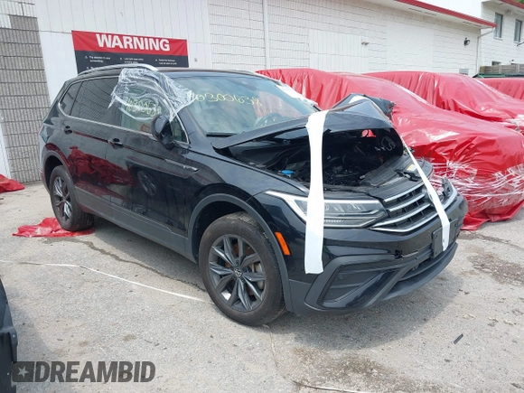 2022 Volkswagen Tiguan SE with VIN 3VV2B7AXXNM060140, listed as a IAAI auction lot 40300638 with 25,955 mi miles and . Bid and sale history available at DreamBid. Image 1.