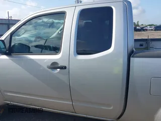 2015 Nissan Frontier S z VIN 1N6BD0CT7FN716390, wystawiony jako IAAI lot #42519222 z przebiegiem 175 588 mil mil oraz . Historia ofert i sprzedaży dostępna na DreamBid. Obrazek 14.