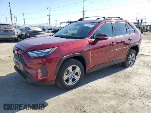 2023 Toyota RAV4 XLE z VIN JTMW1RFV0PD100231, wystawiony jako Copart lot #64131415 z przebiegiem 8 452 mil mil oraz Szkoda całkowita • Salvage title. Historia ofert i sprzedaży dostępna na DreamBid. Obrazek 1.