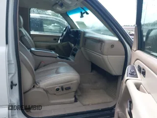 2003 Chevrolet Tahoe LT with VIN 1GNEC13Z03J150595, listed as a IAAI auction lot 42091129 with 247,732 mi miles. Bid and sale history available at carsss.com. Image 5.