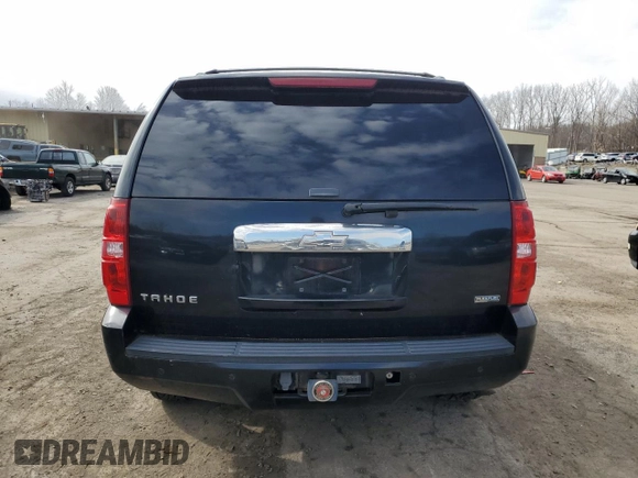 2008 Chevrolet Tahoe 3LT z VIN 1GNFK13018R206030, wystawiony jako Copart lot #50588455 z przebiegiem 124 088 mil mil oraz Czysty tytuł • Clean title. Historia ofert i sprzedaży dostępna na DreamBid. Obrazek 6.