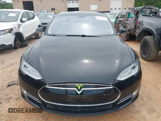 2014 Tesla Model S 60 z VIN 5YJSA1H10EFP34137, wystawiony jako IAAI lot #42311565 z przebiegiem Nie podano mil oraz . Historia ofert i sprzedaży dostępna na DreamBid. Obrazek 11.