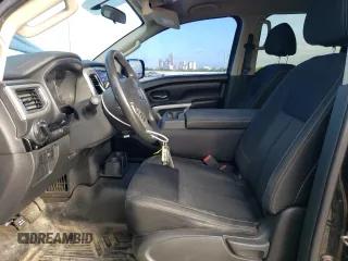 2018 Nissan Titan SV z VIN 1N6AA1EJ3JN548939, wystawiony jako Copart lot #54336555 z przebiegiem 152 859 mil mil oraz Czysty tytuł • Clean title. Historia ofert i sprzedaży dostępna na DreamBid. Obrazek 7.