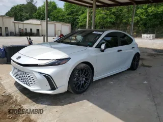 2025 Toyota Camry LE z VIN 4T1DAACK4SU058976, wystawiony jako Copart lot #55153145 z przebiegiem 18 584 mil mil oraz Szkoda całkowita • Salvage title. Historia ofert i sprzedaży dostępna na DreamBid. Obrazek 1.