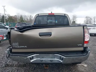 2015 Toyota Tacoma with VIN 3TMLU4EN1FM201554, listed as a IAAI auction lot 42008012 with 118,313 mi miles and . Bid and sale history available at DreamBid. Image 16.