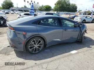 2025 Toyota Prius LE z VIN JTDADABU9S3025219, wystawiony jako Copart lot #51535365 z przebiegiem Nie podano mil oraz Szkoda całkowita • Salvage title. Historia ofert i sprzedaży dostępna na DreamBid. Obrazek 3.