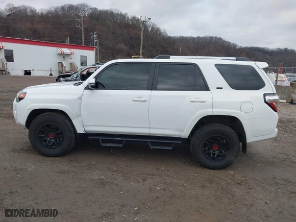 2024 Toyota 4Runner SR5 Premium with VIN JTENU5JR7R6259742, listed as a IAAI auction lot 41722316 with 12,059 mi miles. Bid and sale history available at carsss.com. Image 14.