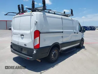 2020 Ford Transit Cargo z VIN 1FTBR1Y84LKA19741, wystawiony jako IAAI lot #42350802 z przebiegiem 90 186 mil mil oraz . Historia ofert i sprzedaży dostępna na DreamBid. Obrazek 4.