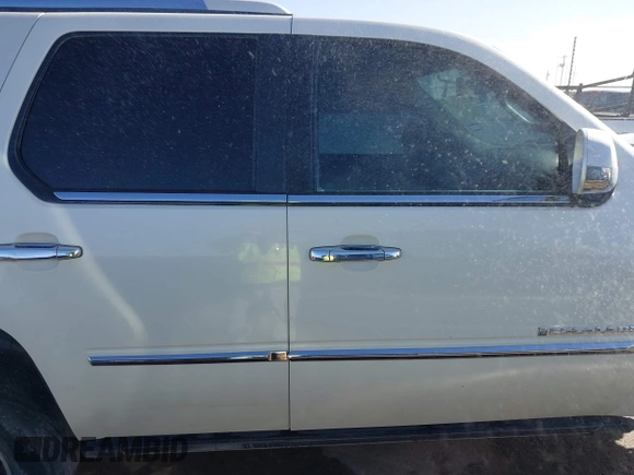2008 Cadillac Escalade with VIN 1GYEC63868R231682, listed as a IAAI auction lot 41192659 with 194,604 mi miles. Bid and sale history available at carsss.com. Image 14.