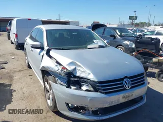 2013 Volkswagen Passat SE w/Sunroof with VIN 1VWBH7A34DC003147, listed as a IAAI auction lot 41662970 with 153,897 mi miles. Bid and sale history available at carsss.com. Image 1.