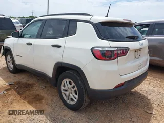 2018 Jeep Compass Sport z VIN 3C4NJCAB0JT471302, wystawiony jako IAAI lot #42318825 z przebiegiem 82 328 mil mil oraz . Historia ofert i sprzedaży dostępna na DreamBid. Obrazek 3.