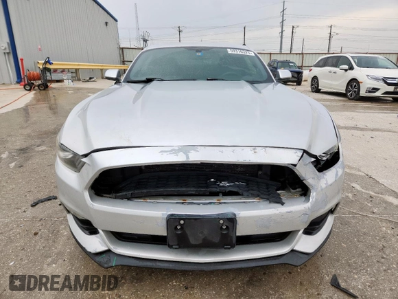 2015 Ford Mustang V6 z VIN 1FA6P8AM1F5403492, wystawiony jako Copart lot #59316325 z przebiegiem 150 872 mil mil oraz Szkoda całkowita • Salvage title. Historia ofert i sprzedaży dostępna na DreamBid. Obrazek 5.