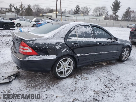 2005 Mercedes-Benz C 55 AMG z VIN WDBRF76J35F584816, wystawiony jako Copart lot #45890395 z przebiegiem 154 772 mil mil oraz Szkoda całkowita • Salvage title. Historia ofert i sprzedaży dostępna na DreamBid. Obrazek 3.