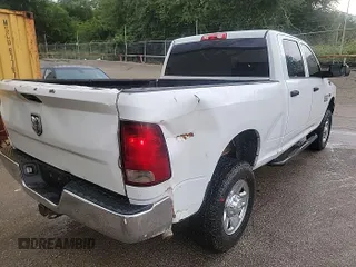 2015 Ram 2500 Tradesman z VIN 3C6TR5CT5FG664005, wystawiony jako IAAI lot #42556122 z przebiegiem 183 397 mil mil oraz . Historia ofert i sprzedaży dostępna na DreamBid. Obrazek 25.