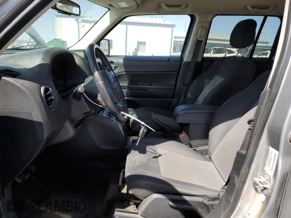 2016 Jeep Patriot Latitude with VIN 1C4NJPFA9GD648001, listed as a Copart auction lot 50245055 with 161,702 mi miles and Clean title. Bid and sale history available at DreamBid. Image 7.