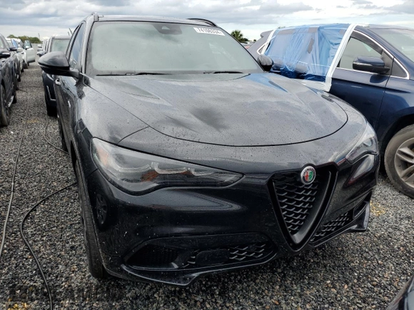 2024 Alfa Romeo Stelvio Veloce z VIN ZASPAKBNXR7D76183, wystawiony jako Copart lot #74106334 z przebiegiem Nie podano mil oraz Nie do naprawy • Non repairable. Historia ofert i sprzedaży dostępna na DreamBid. Obrazek 5.