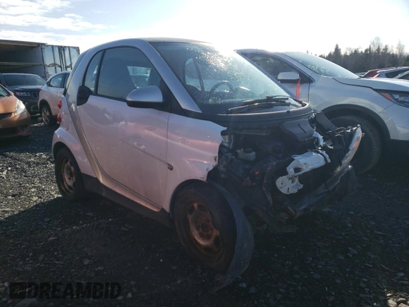 2015 Smart fortwo Passion z VIN WMEEJ3BA5FK817411, wystawiony jako Copart lot #51834455 z przebiegiem 63 143 mil mil oraz Szkody całkowita. Historia ofert i sprzedaży dostępna na DreamBid. Obrazek 4.