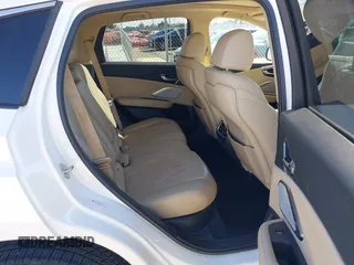 2019 Acura RDX Technology with VIN 5J8TC1H52KL020943, listed as a IAAI auction lot 41640742 with 49,904 mi miles and . Bid and sale history available at DreamBid. Image 8.