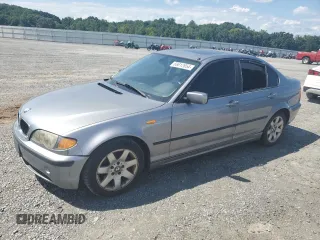 2005 BMW 3 Series 325i with VIN WBAET37445NJ84826, listed as a Copart auction lot 66812854 with 173,675 mi miles and Clean Title. Bid and sale history available at carsss.com. Image 1.
