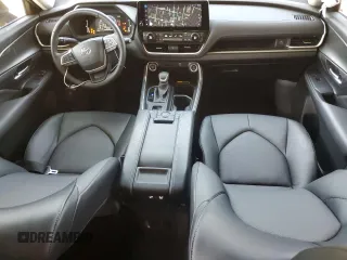 2024 Toyota Highlander XLE with VIN 5TDAAAA58RS013686, listed as a Copart auction lot 52045785 with 11,857 mi miles and Salvage title. Bid and sale history available at DreamBid. Image 8.
