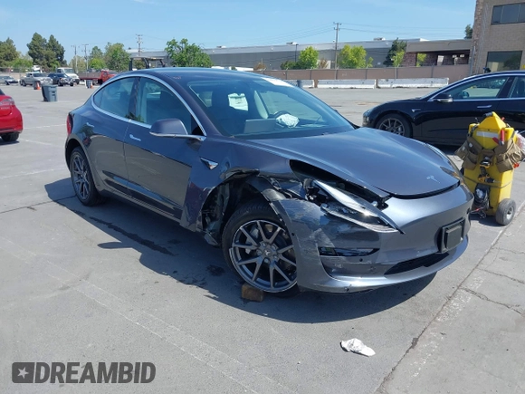 2020 Tesla Model 3 Standard Range Plus z VIN 5YJ3E1EA6LF703159, wystawiony jako IAAI lot #42099718 z przebiegiem 30 175 mil mil oraz . Historia ofert i sprzedaży dostępna na DreamBid. Obrazek 6.