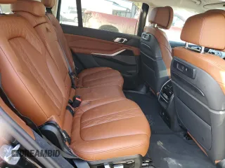 2021 BMW X7 xDrive40i z VIN 5UXCW2C06M9G15321, wystawiony jako Copart lot #46824665 z przebiegiem Nie podano mil oraz Szkoda całkowita • Salvage title. Historia ofert i sprzedaży dostępna na DreamBid. Obrazek 11.