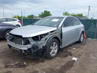 2015 Chevrolet Cruze LT z VIN 1G1PC5SB5F7140037, wystawiony jako IAAI lot #42234623 z przebiegiem 109 718 mil mil oraz . Historia ofert i sprzedaży dostępna na DreamBid. Obrazek 6.