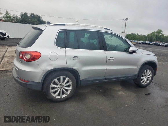 2011 Volkswagen Tiguan SE with VIN WVGBV7AXXBW538750, listed as a Copart auction lot 56604715 with 86,895 mi miles and Salvage title. Bid and sale history available at DreamBid. Image 3.