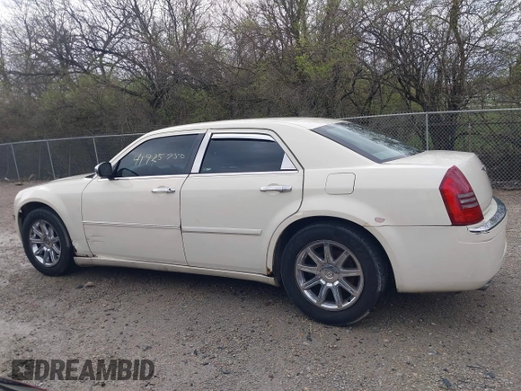2005 Chrysler 300 with VIN 2C3JA63H25H686717, listed as a IAAI auction lot 41925750 with 230,196 mi miles. Bid and sale history available at carsss.com. Image 14.