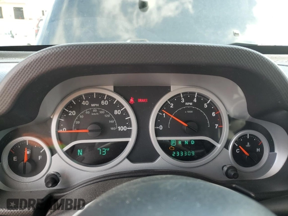 2007 Jeep Wrangler Unlimited Sahara with VIN 1J4GA59197L121262, listed as a Copart auction lot 61551685 with 233,309 mi miles and Clean title. Bid and sale history available at DreamBid. Image 9.