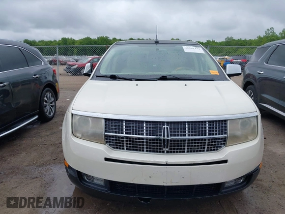 2007 Lincoln MKX with VIN 2LMDU88C27BJ13038, listed as a IAAI auction lot 42342316 with Not provided miles and . Bid and sale history available at DreamBid. Image 12.