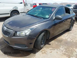 2014 Chevrolet Cruze LS z VIN 1G1PA5SHXE7169770, wystawiony jako IAAI lot #42356023 z przebiegiem 180 218 mil mil oraz . Historia ofert i sprzedaży dostępna na DreamBid. Obrazek 2.