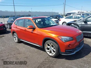 2015 BMW X1 xDrive28i with VIN WBAVL1C57FVY27822, listed as a IAAI auction lot 41977545 with 76,211 mi miles. Bid and sale history available at carsss.com. Image 1.