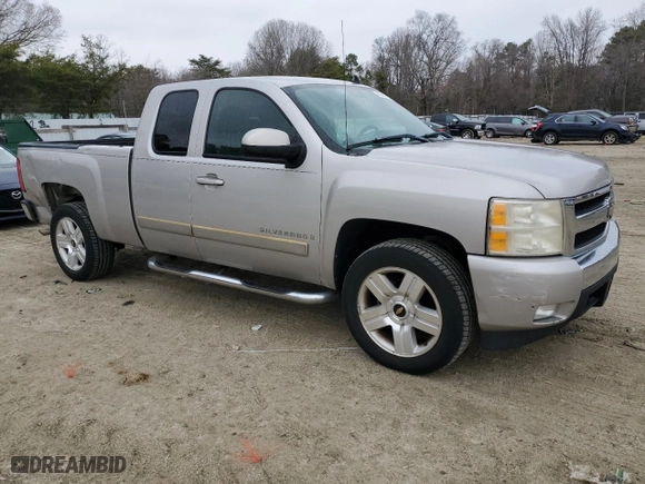 2008 Chevrolet Silverado 1500 LT w/1LT with VIN 2GCEC19J681146076, listed as a Copart auction lot 46547305 with 204,212 mi miles and Clean Title. Bid and sale history available at carsss.com. Image 4.