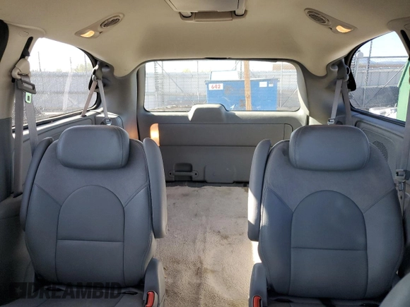 2007 Chrysler Town & Country Limited with VIN 2A8GP64LX7R170800, listed as a Copart auction lot 53546555 with 102,848 mi miles and Salvage Title. Bid and sale history available at DreamBid. Image 10.