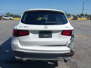 2021 Mercedes-Benz GLC 300 z VIN W1N0G8EB1MF885549, wystawiony jako IAAI lot #42086468 z przebiegiem 45 465 mil mil oraz . Historia ofert i sprzedaży dostępna na DreamBid. Obrazek 17.