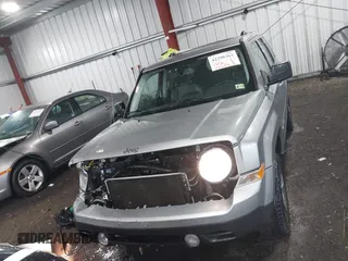 2016 Jeep Patriot High Altitude z VIN 1C4NJRFB0GD500582, wystawiony jako IAAI lot #42298262 z przebiegiem 117 643 mil mil oraz . Historia ofert i sprzedaży dostępna na DreamBid. Obrazek 13.