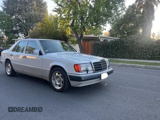 1992 Mercedes-Benz 400 with VIN WDBEA34E4NB705887, listed as a Copart auction lot 48637485 with 76,661 mi miles and Clean Title. Bid and sale history available at carsss.com. Image 1.
