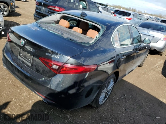 2018 Alfa Romeo Giulia Ti Lusso z VIN ZARFAEEN3J7570422, wystawiony jako Copart lot #53567845 z przebiegiem 27 932 mil mil oraz Szkoda całkowita • Salvage title. Historia ofert i sprzedaży dostępna na DreamBid. Obrazek 3.