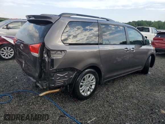 2013 Toyota Sienna XLE AAS z VIN 5TDYK3DCXDS297896, wystawiony jako Copart lot #57778165 z przebiegiem 239 360 mil mil oraz Szkoda całkowita • Salvage title. Historia ofert i sprzedaży dostępna na DreamBid. Obrazek 3.