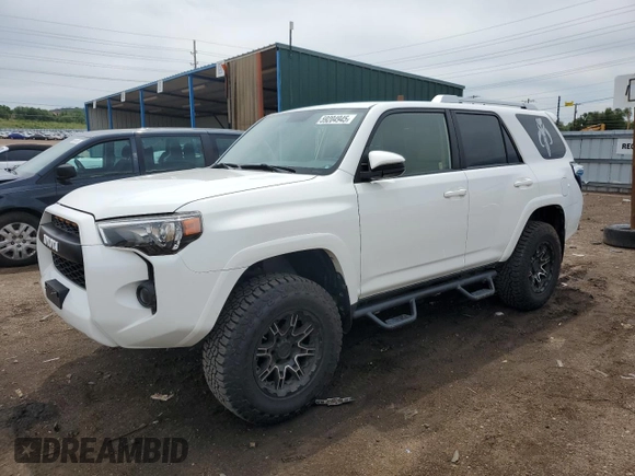 2018 Toyota 4Runner SR5 z VIN JTEBU5JR5J5497862, wystawiony jako Copart lot #59204945 z przebiegiem 50 602 mil mil oraz Szkoda całkowita • Salvage title. Historia ofert i sprzedaży dostępna na DreamBid. Obrazek 1.