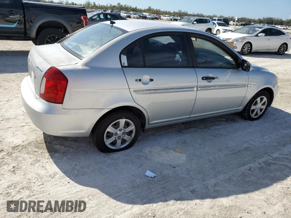 2007 Hyundai Accent GL z VIN KMHCN45C77U073194, wystawiony jako Copart lot #42955445 z przebiegiem 248 364 mil mil oraz Nie do naprawy • Non repairable. Historia ofert i sprzedaży dostępna na DreamBid. Obrazek 3.