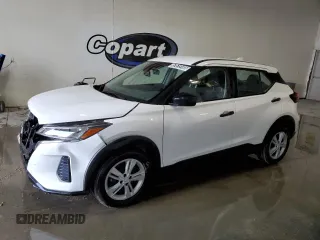 2023 Nissan Kicks S z VIN 3N1CP5BV0PL548014, wystawiony jako Copart lot #57619185 z przebiegiem 859 mil mil oraz Czysty tytuł • Clean title. Historia ofert i sprzedaży dostępna na DreamBid. Obrazek 1.