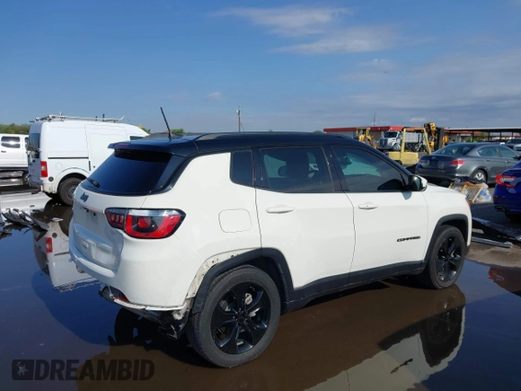 2019 Jeep Compass Altitude z VIN 3C4NJCBB3KT637375, wystawiony jako IAAI lot #42408775 z przebiegiem 114 977 mil mil oraz . Historia ofert i sprzedaży dostępna na DreamBid. Obrazek 4.