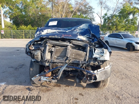 2005 Ford F-250 XL z VIN 1FTSW21505ED04887, wystawiony jako IAAI lot #41487895 z przebiegiem 175 414 mil mil oraz . Historia ofert i sprzedaży dostępna na DreamBid. Obrazek 12.