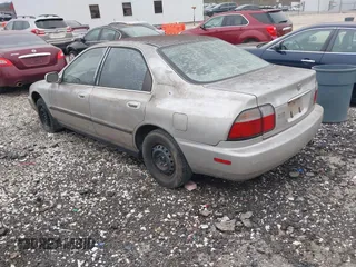 1996 Honda Accord LX with VIN 1HGCD563XTA289338, listed as a IAAI auction lot 41896052 with 221,401 mi miles and . Bid and sale history available at carsss.com. Image 3.