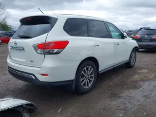 2014 Nissan Pathfinder SV with VIN 5N1AR2MM0EC705675, listed as a IAAI auction lot 41833599 with 153,923 mi miles. Bid and sale history available at carsss.com. Image 4.